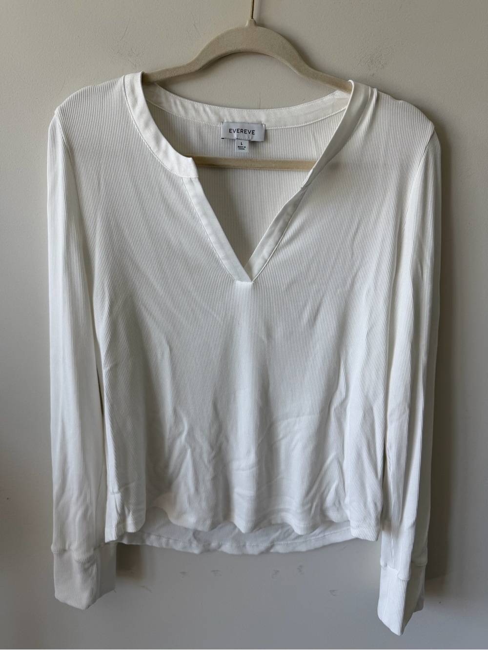 Evereve White V-Neck Long Sleeve Modal Ribbed Top